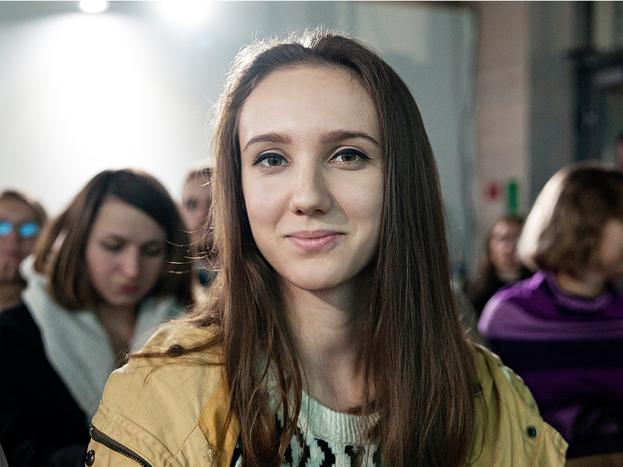 smiling girl happy crowd