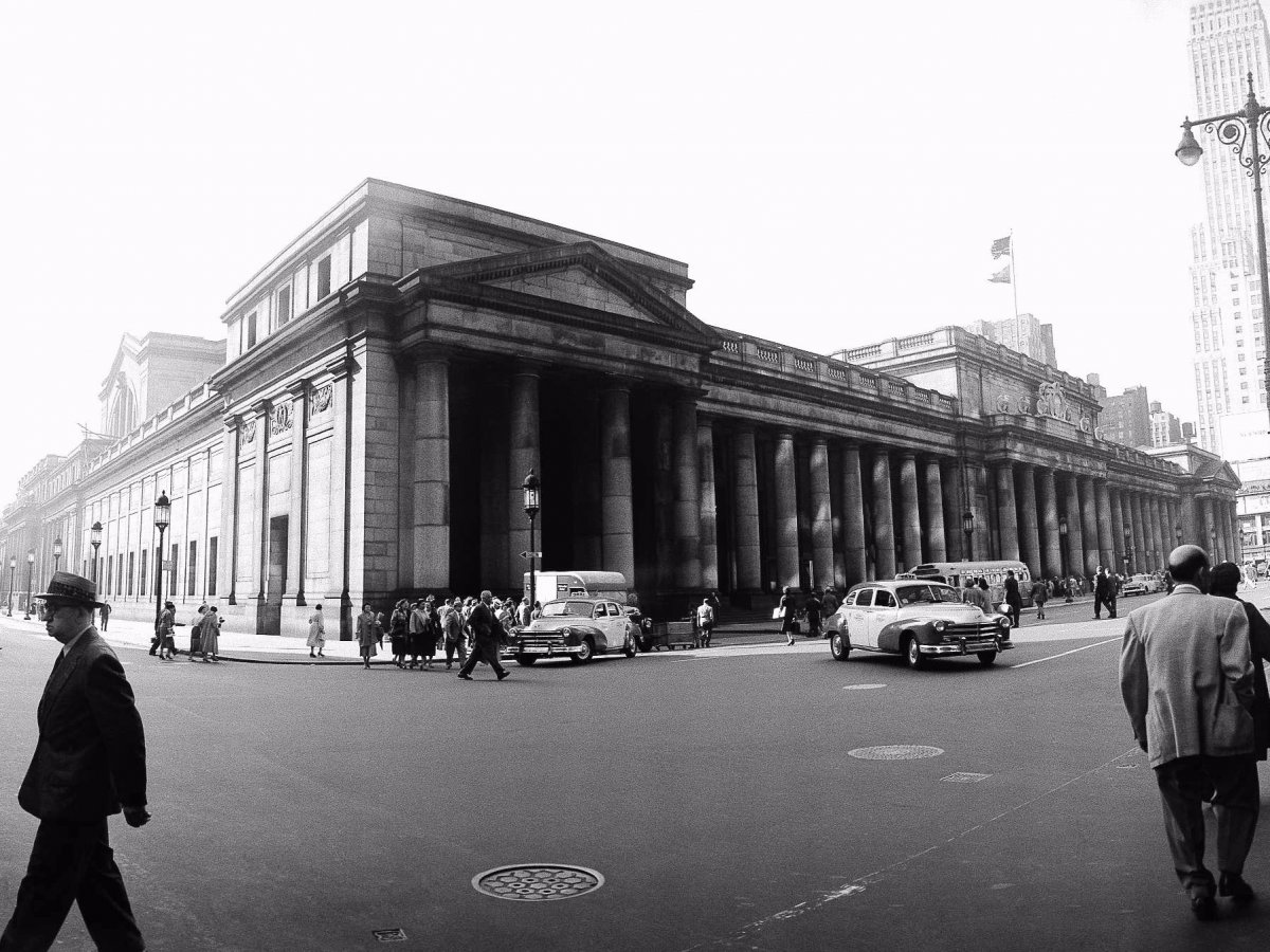 The station spanned two city blocks, stretching from Seventh to Eighth Avenue between 31st Street and 33rd  Street.