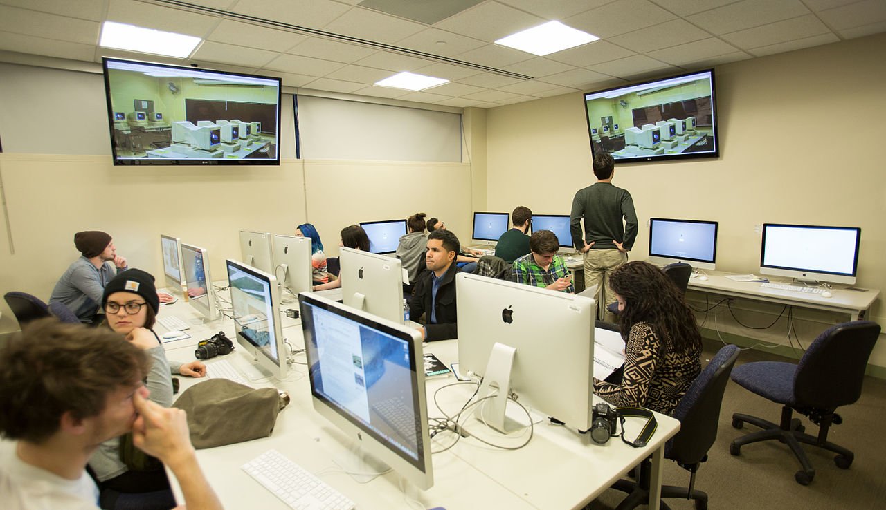 Students Macs Computer Lab