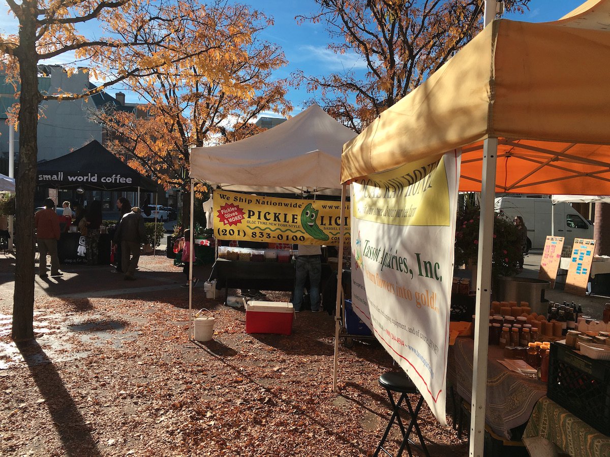 Every Thursday, there's a farmer's market near the public library. A live band played while patrons shopped for pickles, honey, and fresh veggies.